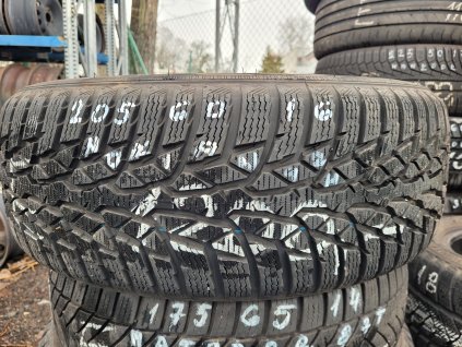 205/60 R16 96H zimní použitá pneu NOKIAN WR D4