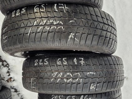 225/65 R17 102H zimní použité pneu SUMITOMO WT200