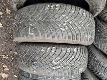 215/45 R18 95V zimní použité pneu HANKOOK WINTER ÍCEPT RS3
