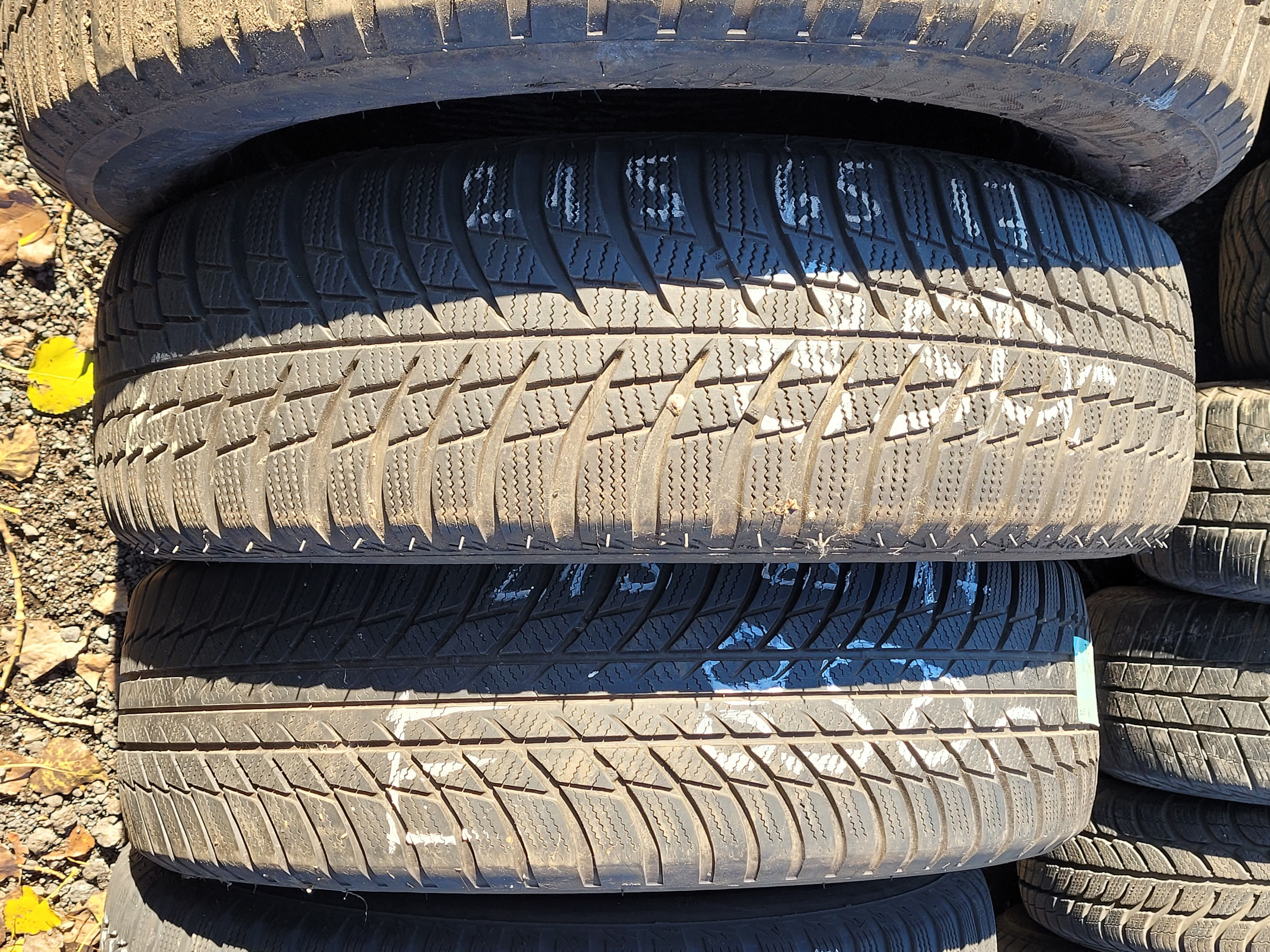 215/65 R17 99H zimní použité pneu BRIDGESTONE BLIZZAK LM001