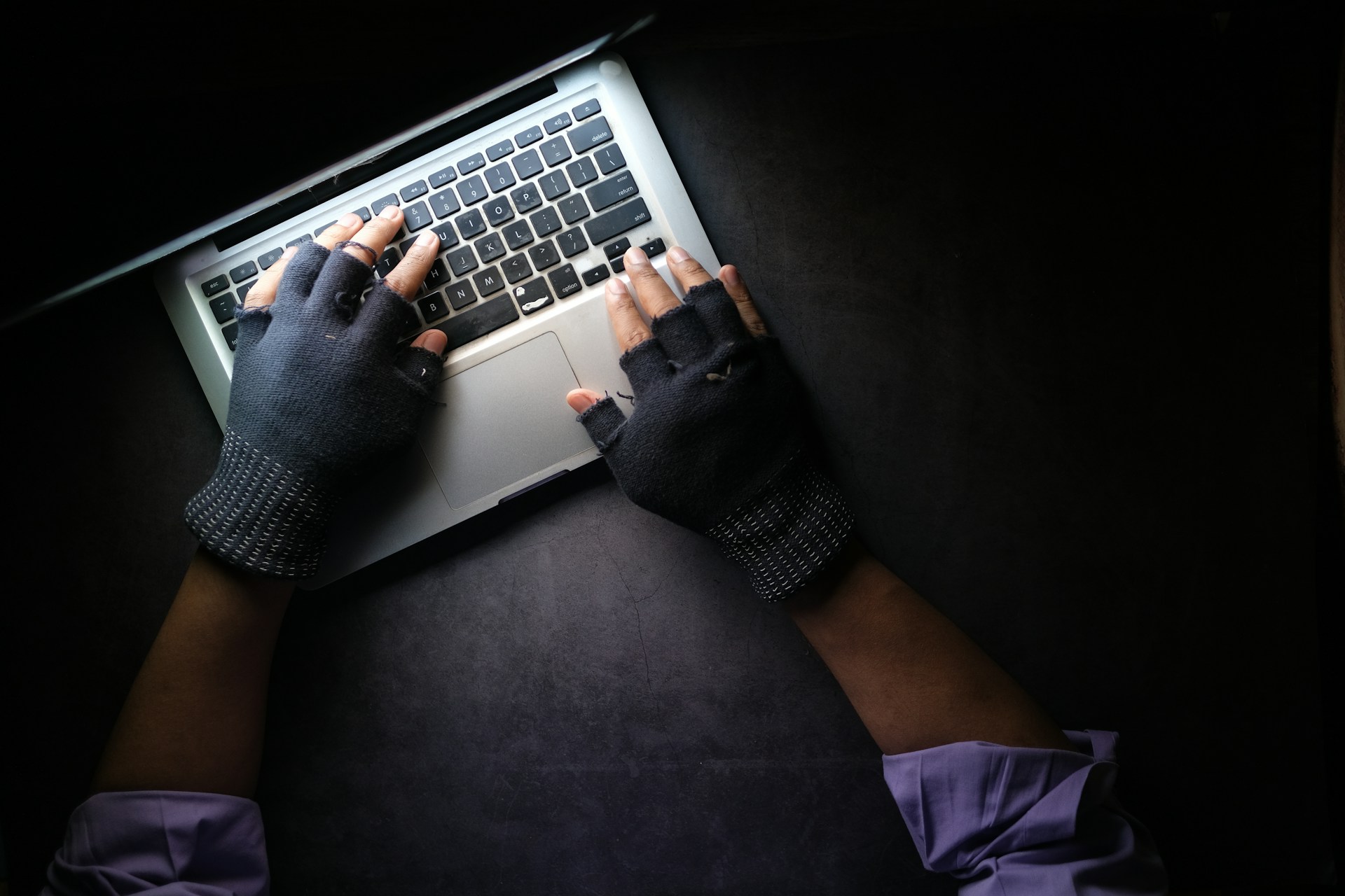 Jak zabezpečit notebook proti virům či hackerům?