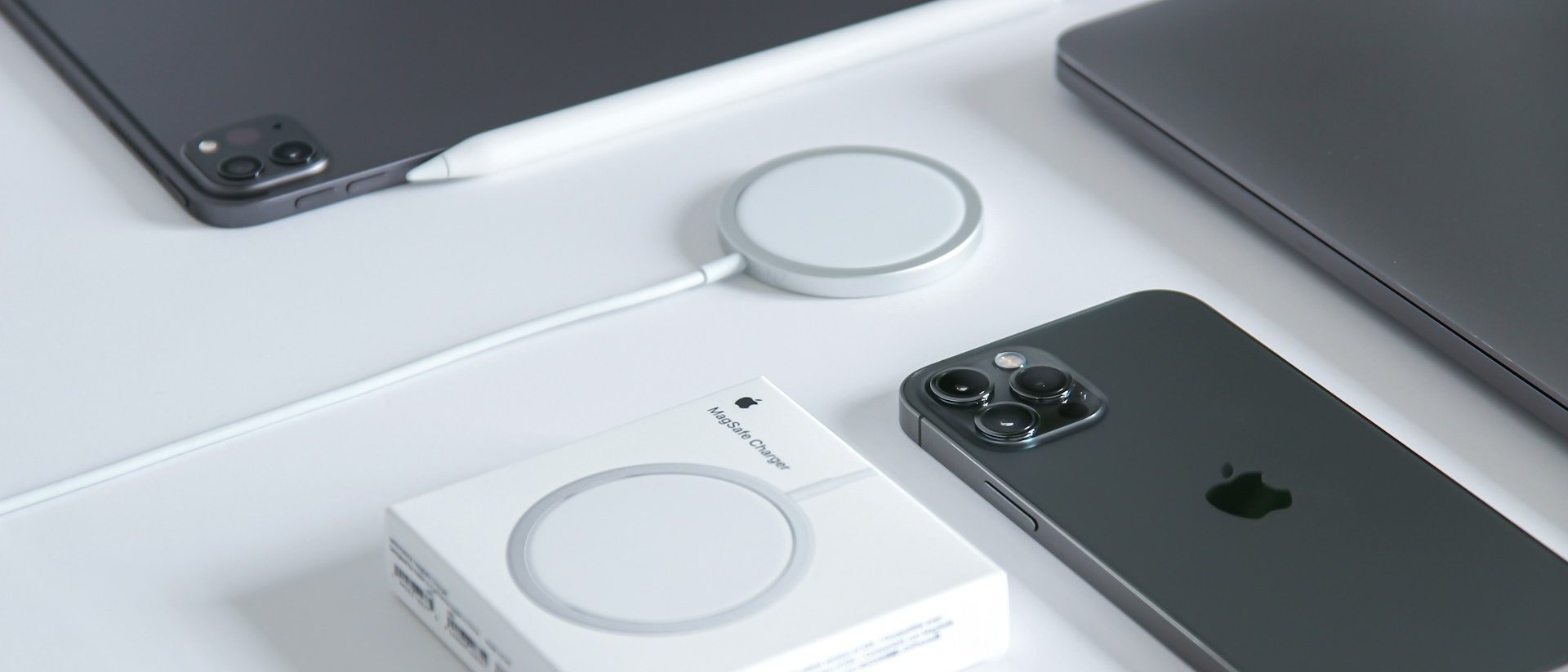 Magnetická nabíjačka a príslušenstvo k iPhonu