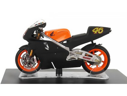 387784 honda nsr 500 46 test honda jerez 1999 1 18 leo models casopis s modelem