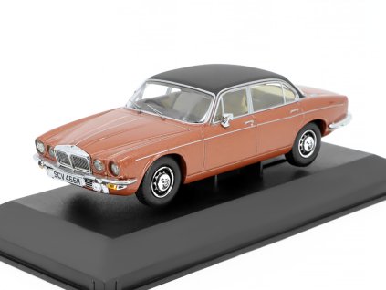 400216 1 daimler double six mkii 1975 koralovy 1 43 corgi