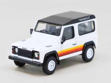 Land Rover Defender 90 Wagon RHD 164 MiniGT (2)