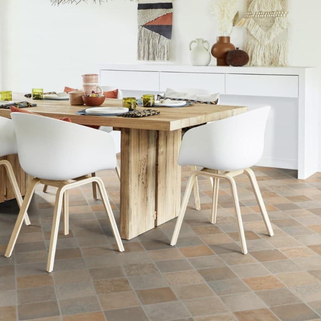linoleum s filcem pvc trida zateze 32 41 vzor dřevo dlažba pouziti ložnice obývák kuchyně barva vicebarevna Iconik 280T Cottage stone beige interier