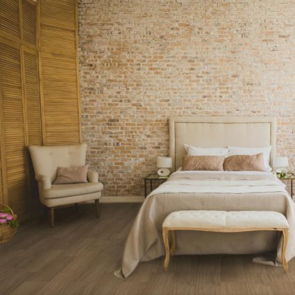 levné linoleum pvc trida zateze 22 vzor dekor dřevo prkna pouziti obývací pokoj ložnice barva hneda NAGANO Rhapsody 544 interier