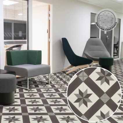 podlaha s hvězdicovým čerobílým vzorem