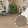 linoleum s filcem pvc trida zateze 32 41 vzor dřevo prkna pouziti ložnice obývák barva bezova seda Iconik 280T Fumed oak dark beige interier