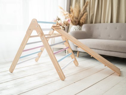 Piklerovej triangel je bezpečná drevená preliezka pre bábätká, batoľatá a malé deti. Je v súlade s princípmi Montessori pedagogiky, Piklerovej trojuholník