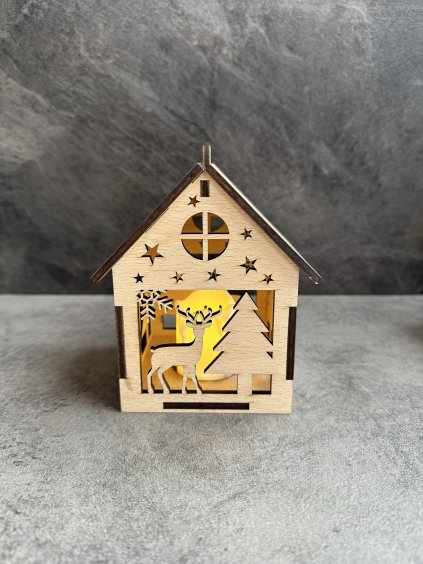 Domeček se stromečkem a jelenem