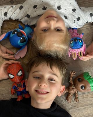 Creativity has no rules. Just colors, imagination… and kids being kids 🎨✨ Already painted figures, still full of stories 💛...