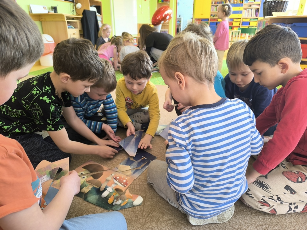 Den plný pohádek: Pohádky na houby bavily děti v Račiněvsi a Bříze!