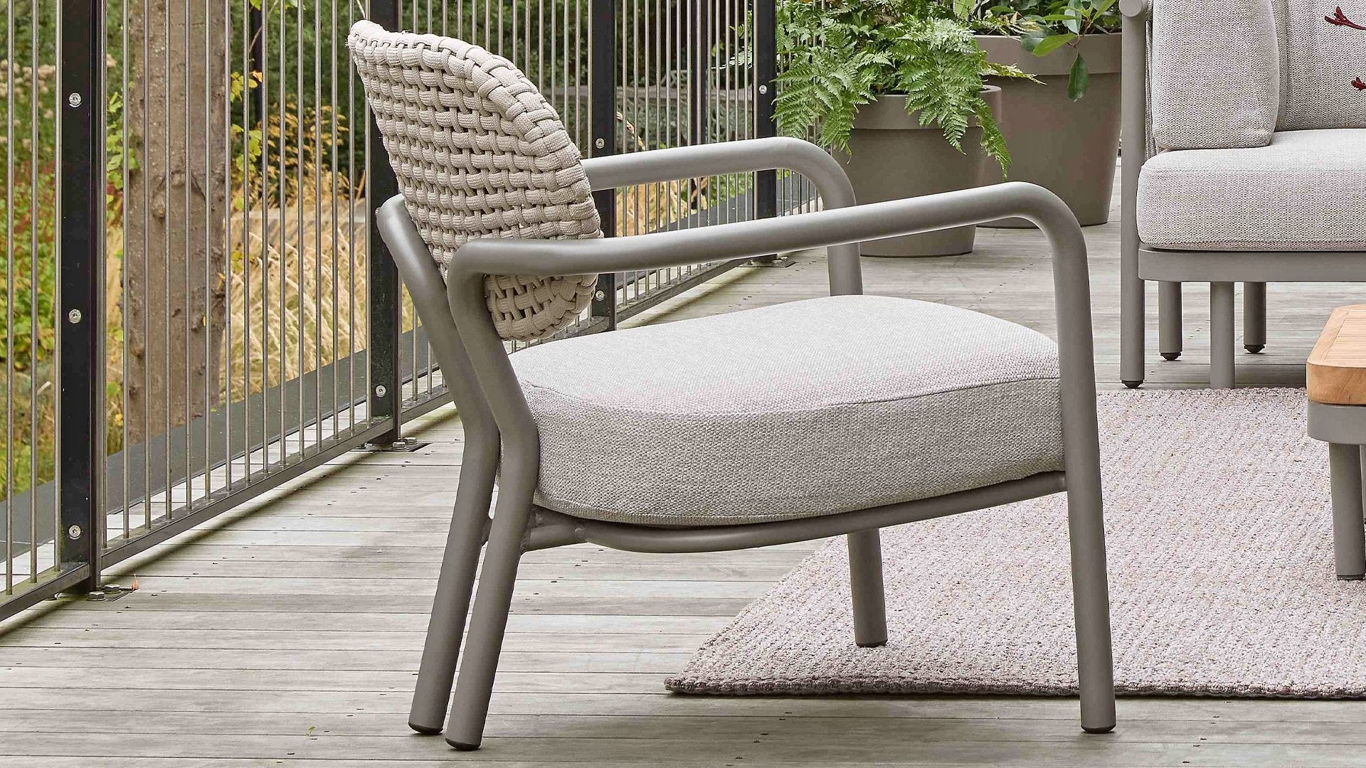 applebee-lugano-lounge-chair_1920x1080