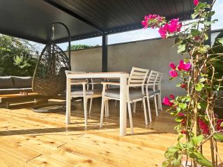 . Vytvorte si vlastnú Pohodu Na Terase 🌳💛 . www.pohodanaterase.sk . #tienenie #terasa #pohoda #pohodanaterase