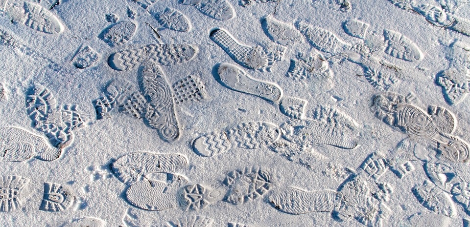 footprints-7780956_960_720_1