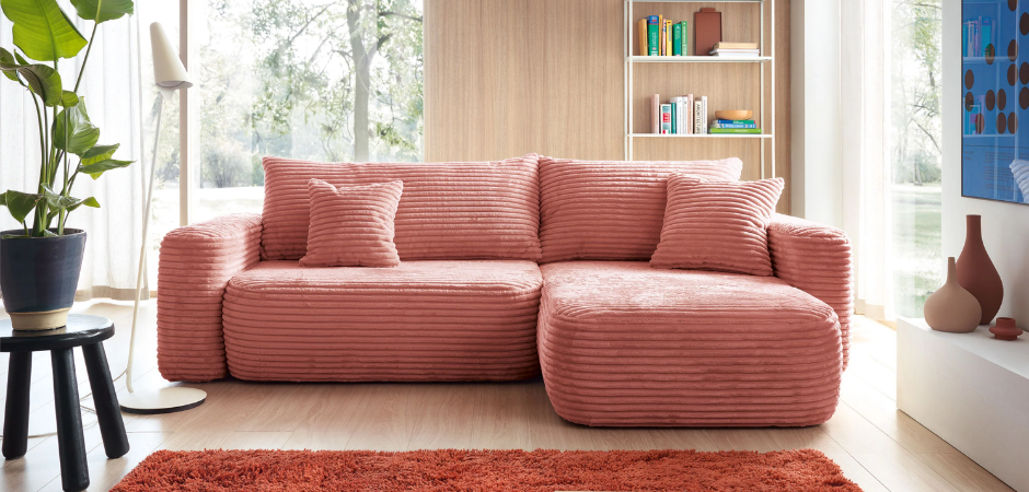 rohova-pohovka-v-interieru