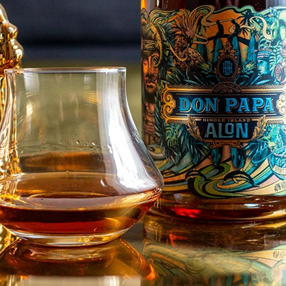 Detailní pohled na etiketu Don Papa Alon