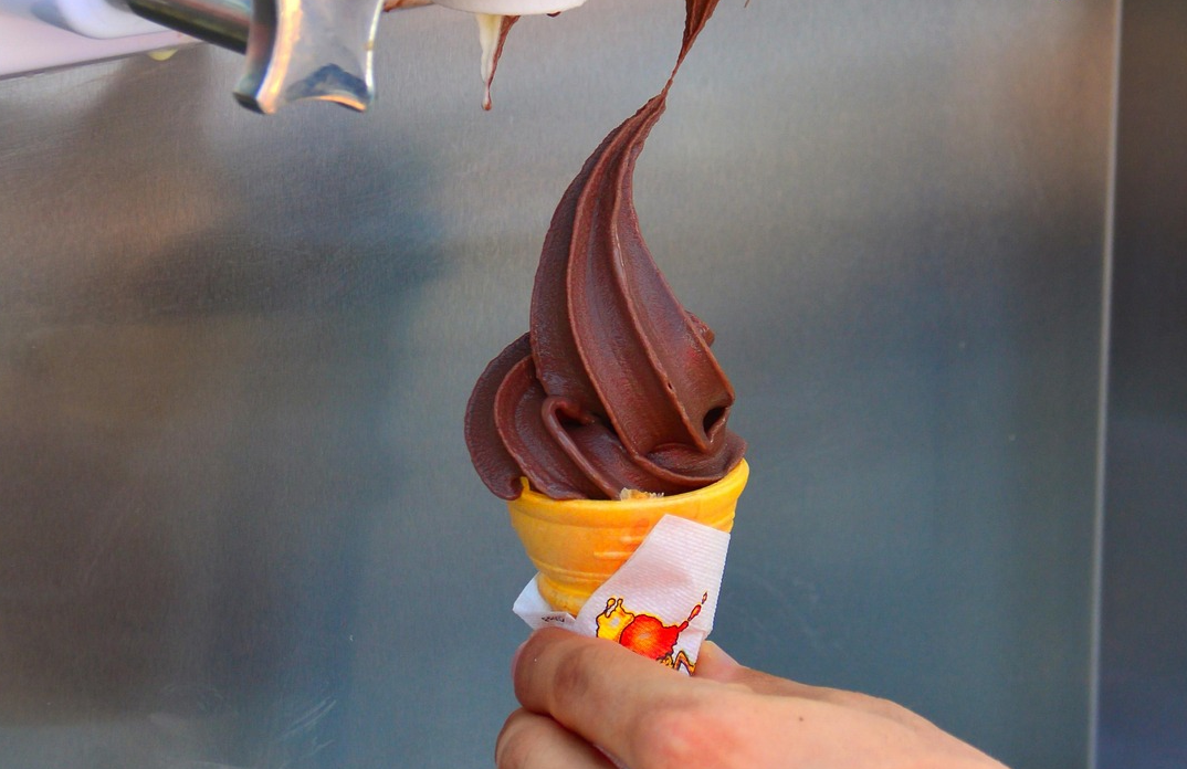 Stroj na zmrzlinu: Jak vybrat a rozjet prodej zmrzliny v sezóně