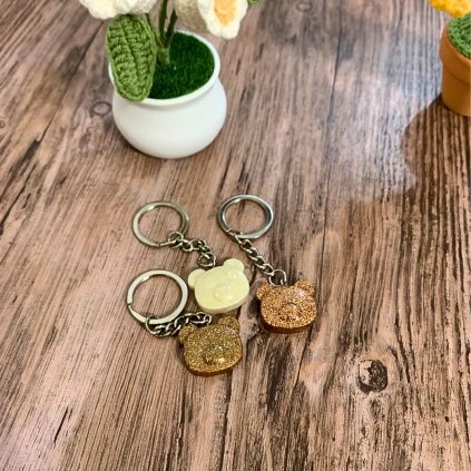 Přívěsek malý Medvídek  ručně vyráběný – pryskyřice – originál