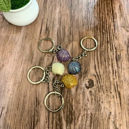 Přívěsek malý Mušle  ručně vyráběný – pryskyřice – originál