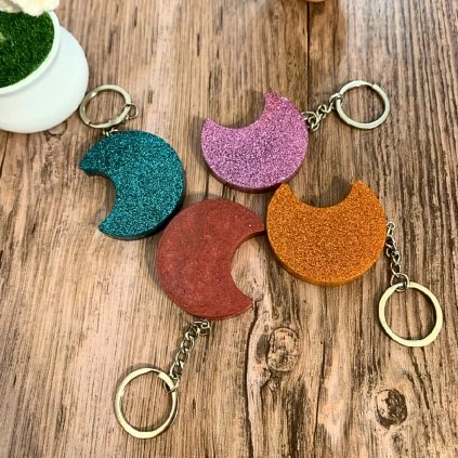 Přívěsek velký Měsíc  učně vyráběný – pryskyřice – originál