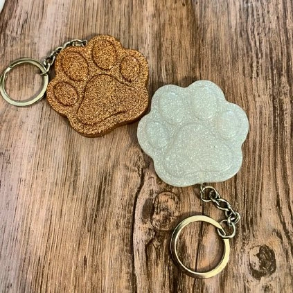 Přívěsek velký Tlapka  ručně vyráběný – pryskyřice – originál