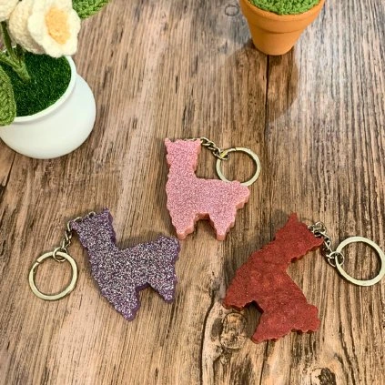 Přívěsek velký Lama  ručně vyráběný – pryskyřice – originál