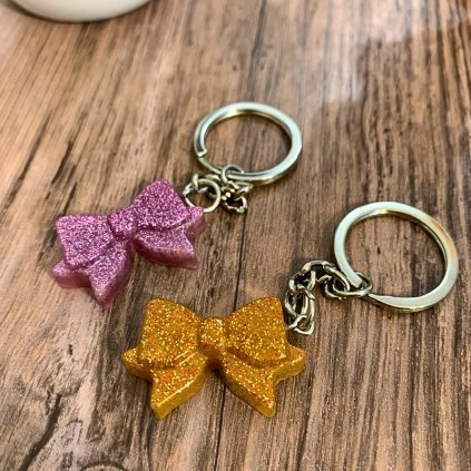 Přívěsek malý Mašlička  ručně vyráběný – pryskyřice – originál