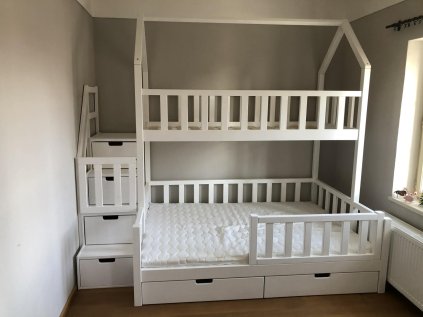 Domečková patrová postel - česká výroba