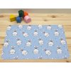 PVC prostírání na stůl s dětským motivem usměvavých zajíčků a decentními symboly srdíček a křížků na světle modrém podkladu