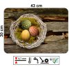 Omyvatelné plastové prostírání 43 x 30 cm s velikonočním motivem elegantních kraslic v rustikálním hnízdě na mechovém podkladu, mechanicky odolné a snadno čistitelné.