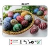 Omyvatelné plastové prostírání 43 x 30 cm s velikonočním motivem barevných kraslic v proutěném košíku, mechanicky odolné a snadno čistitelné.