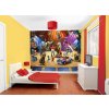 Dětský pokoj se žlutou výmalbou a veselou tapetou s cirkusovým představením