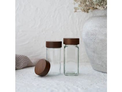 Kořenka s akáciovým víčkem