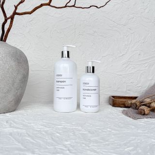 Máte tvrdou vodu 💦? Pokud ano, určitě zvolte raději bílé lahvičky a bílé nálepky 🤍 Údržba pak pro vás bude mnohem mnohem...