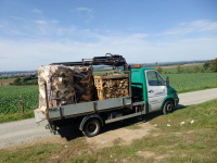  auto s hydraulickou rukou na přepravu dřeva