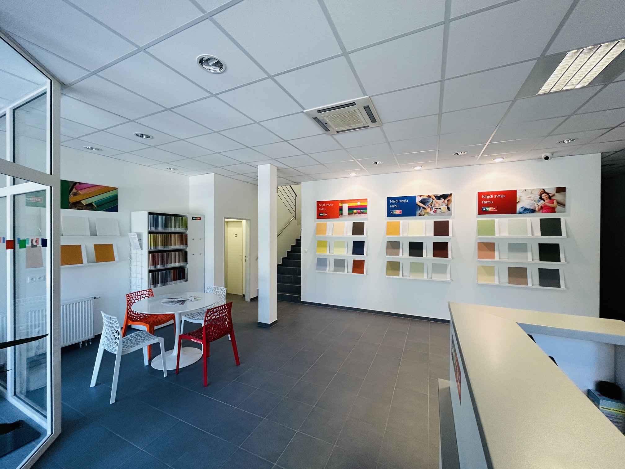 Showroom POLYTEX so vzorkami farieb a omietok