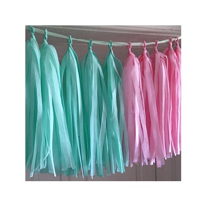 Girlanda se střapci