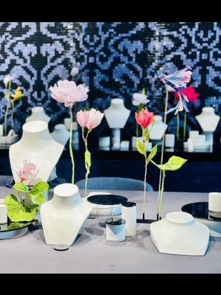 Spring is blooming everywhere… even diamonds are starting to shine a little brighter ✨ Our handcrafted paper flowers...