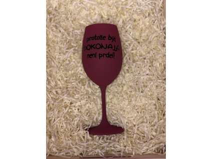 Vinná sklenička bordó - Protože být dokonalá...