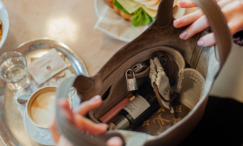 8 Tips to Keep Your Handbag Neat and Organized