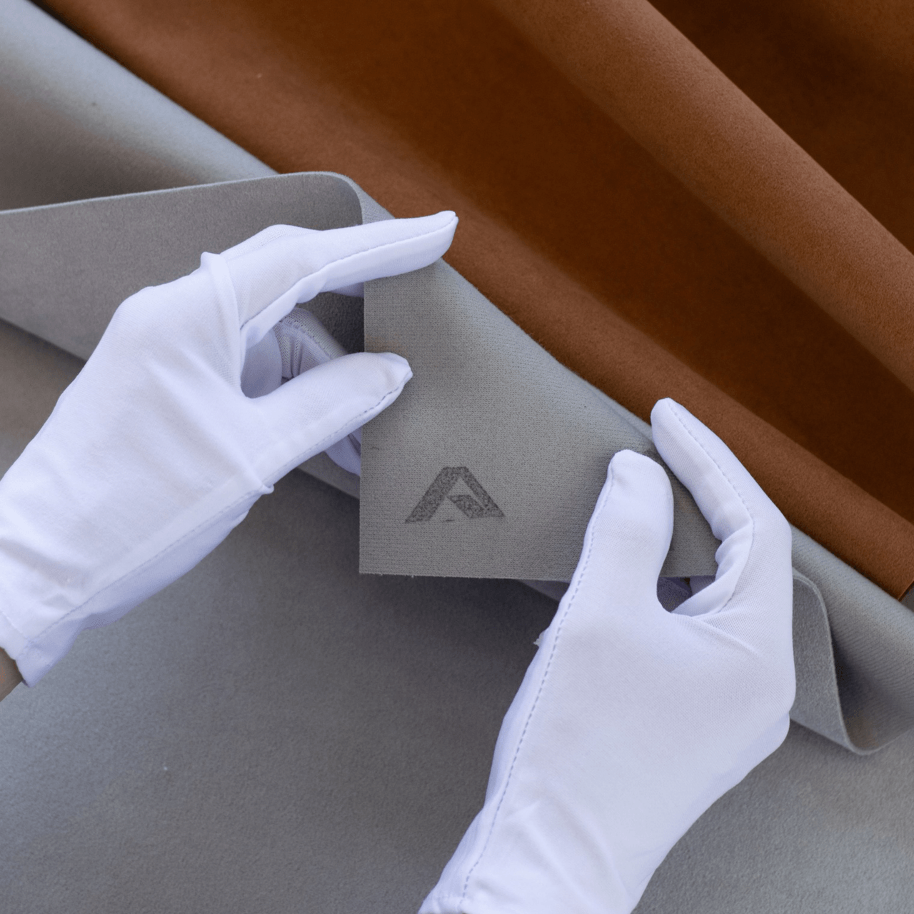 Gloves with an Alcantara tag
