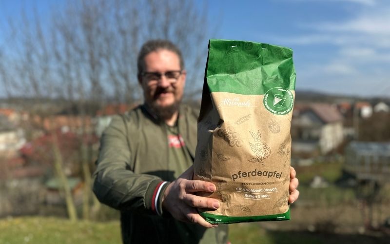 Jarní hnojení záhonů a sazenic: Kdy, čím a jak správně hnojit na jaře