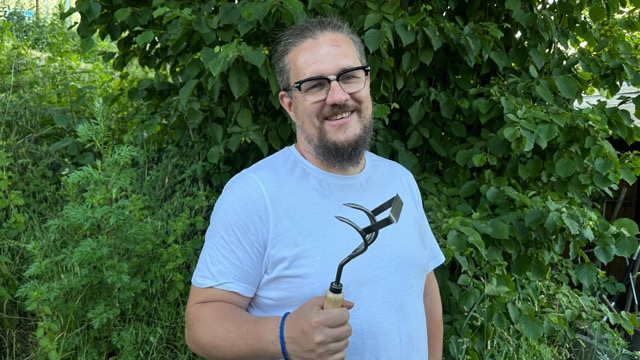 Podřezávače plevele: Jak fungují a proč nevadí, že plevel zůstává v záhonu