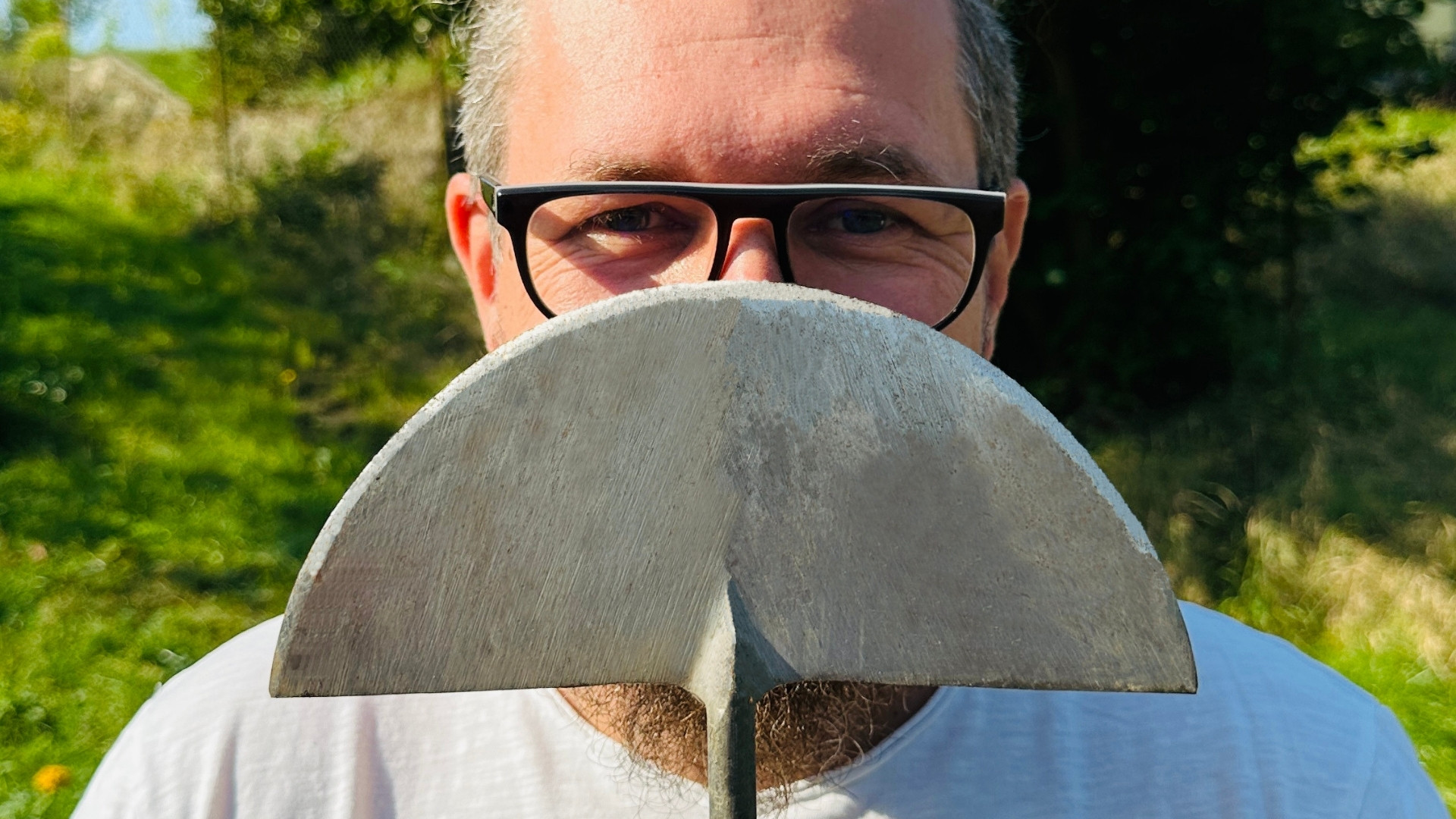 Dejte zahradu do latě – praktické tipy na lemování záhonů