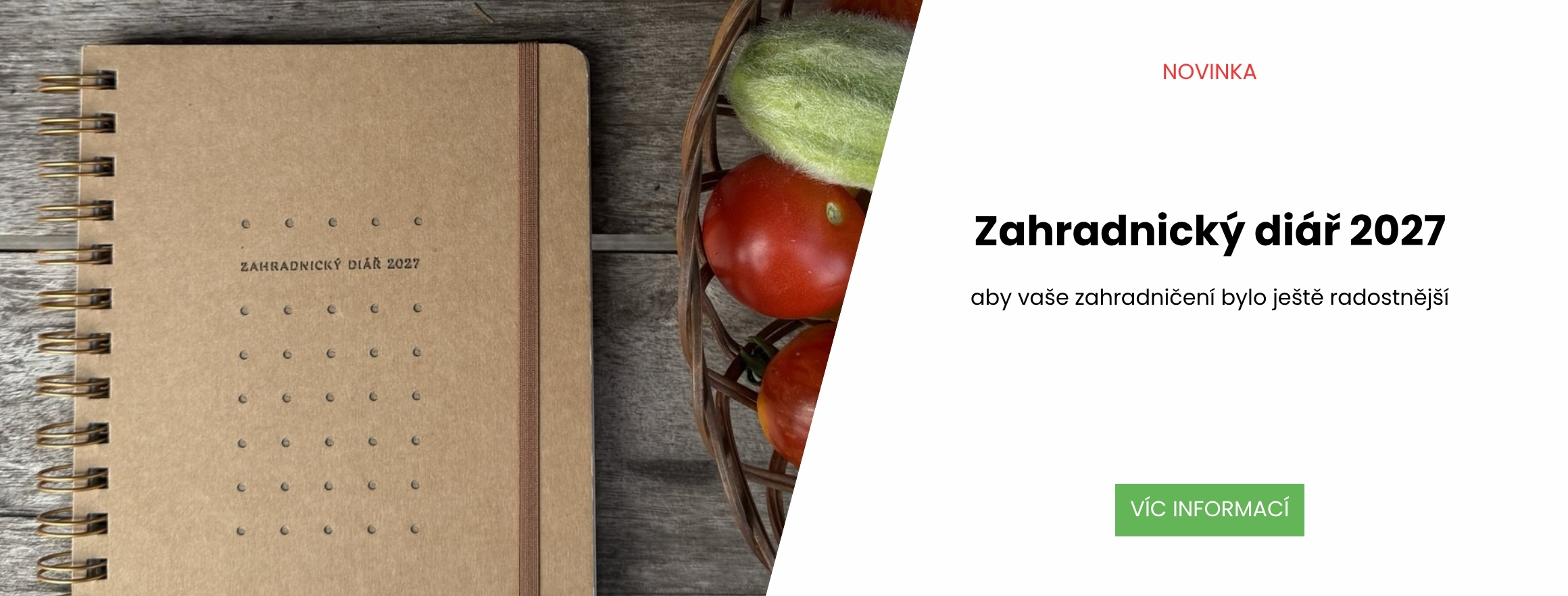 Zahradnický diář 2027 na dřevěném stole vedle košíku s čerstvou zeleninou, předprodej za 390 Kč