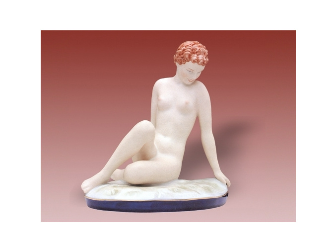 figurka porcelanova akt sedici v trave isis royal dux