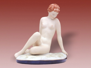 figurka porcelanova akt sedici v trave isis royal dux