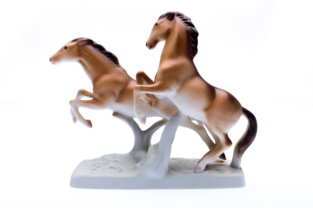 Běžící koně, pastel, porcelánová figurka, Royal Dux Bohemia
